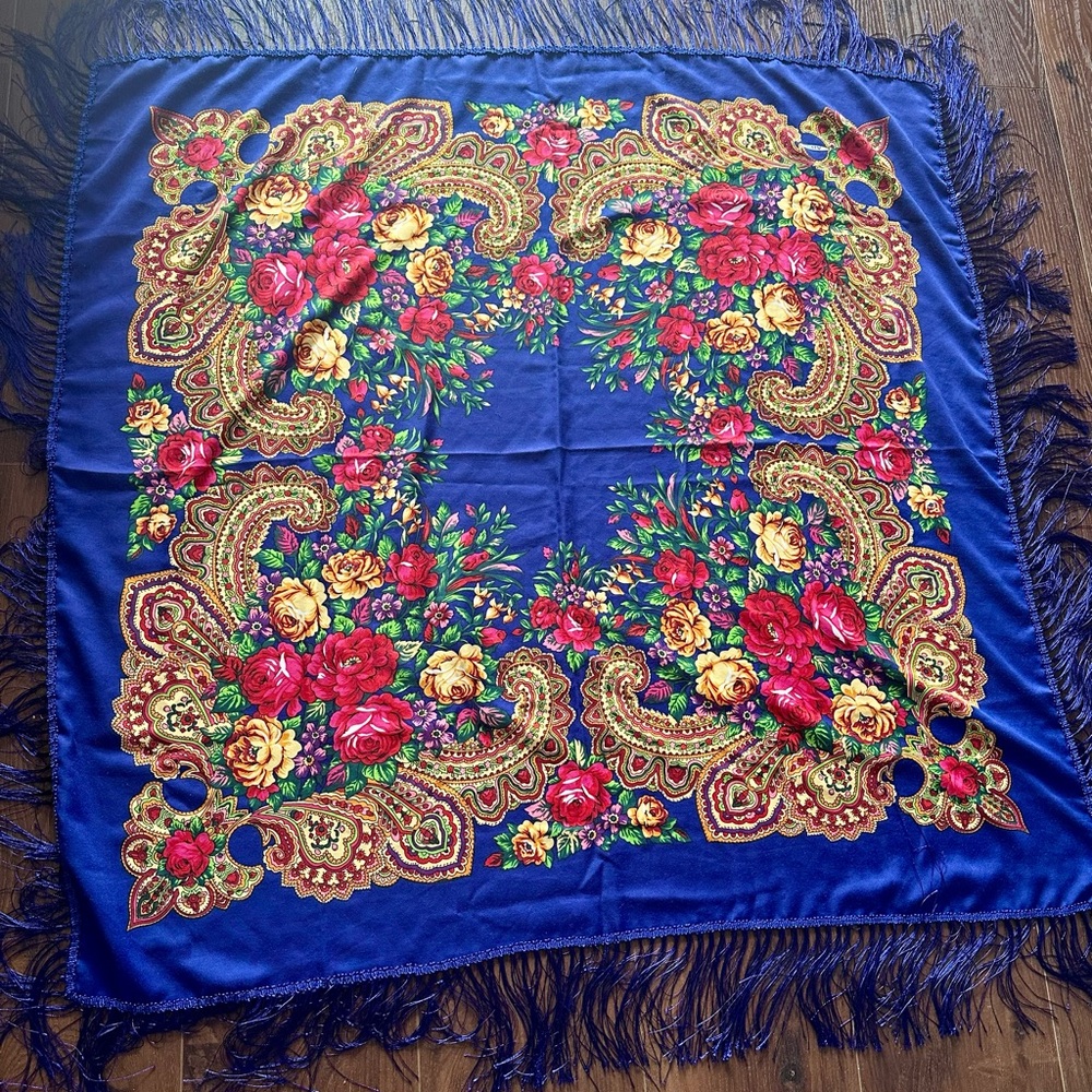 Traditional Russian scarf